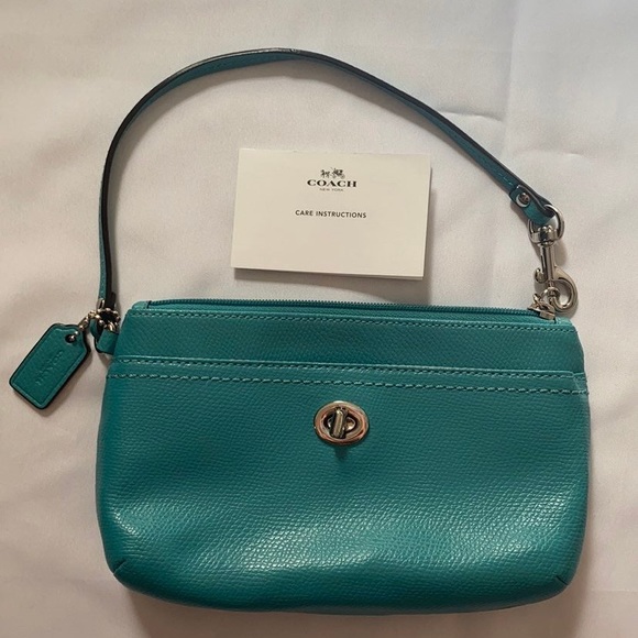 COACH Leather Turn Lock Medium Wristlet F 49472 turquoise - Picture 1 of 13